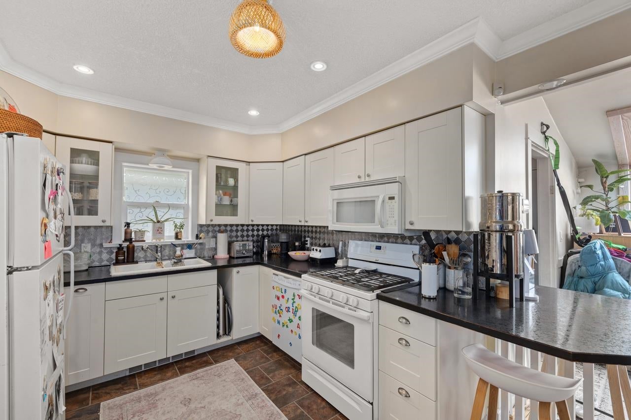 4255 Dundas Street - Vancouver Heights Single Family Residence for Sale, 5 Bedrooms (R3006711) #9