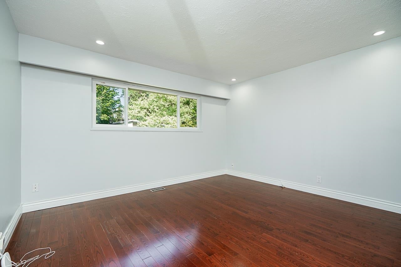 7522 Mark Crescent - Government Road Single Family Residence for Sale, 6 Bedrooms (R3006713) #18