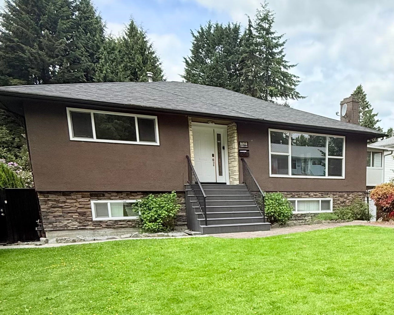 7522 Mark Crescent - Government Road Single Family Residence for Sale, 6 Bedrooms (R3006713) #1