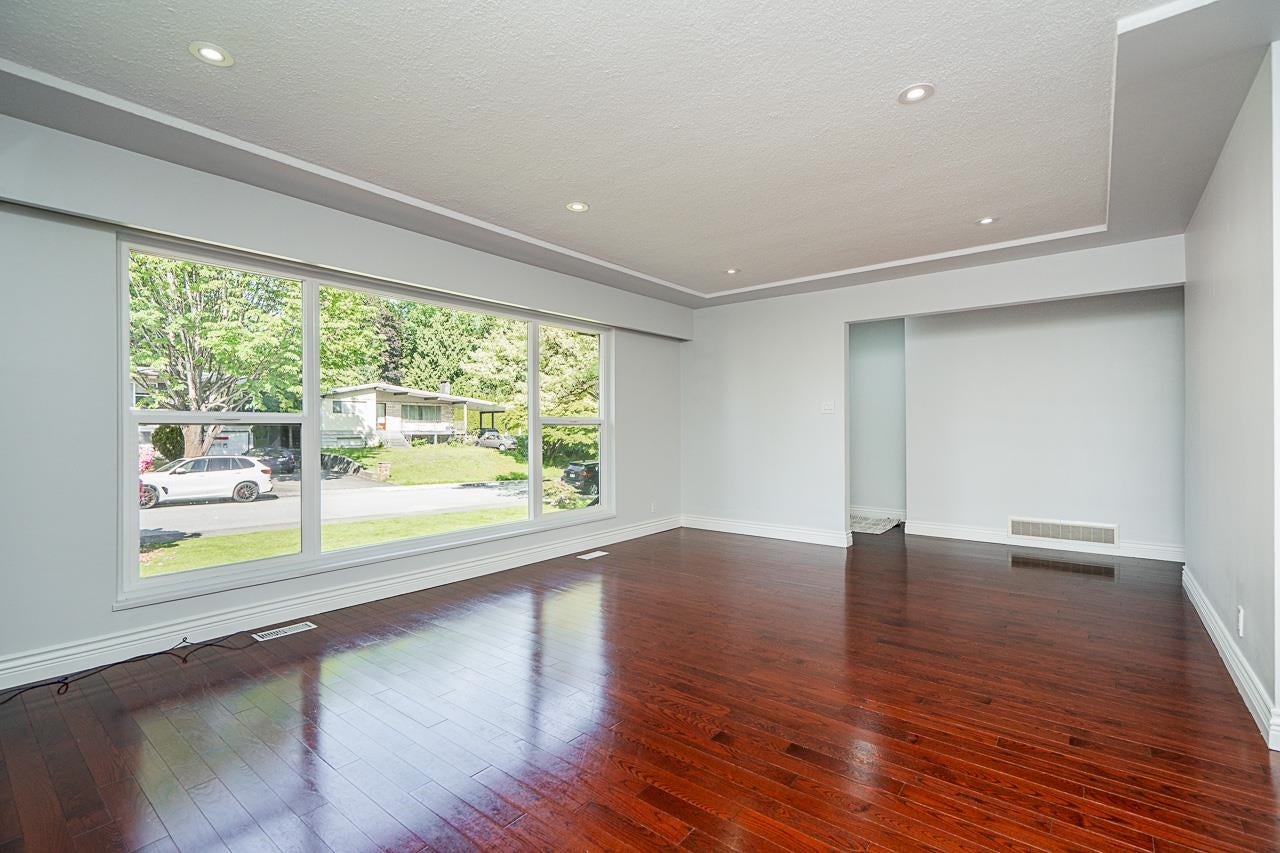 7522 Mark Crescent - Government Road Single Family Residence for Sale, 6 Bedrooms (R3006713) #8