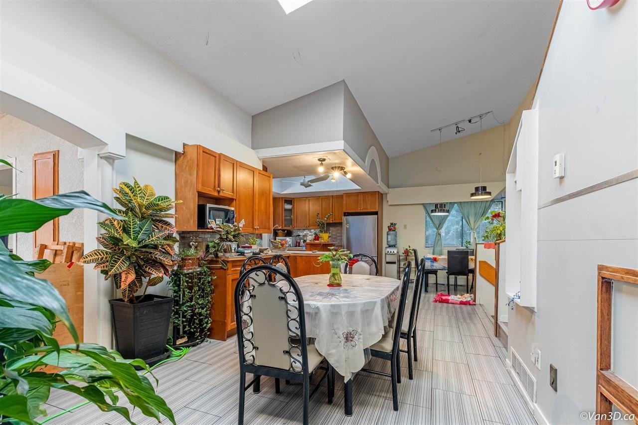 8246 Burnlake Drive - Government Road Single Family Residence for Sale, 6 Bedrooms (R3007412) #16