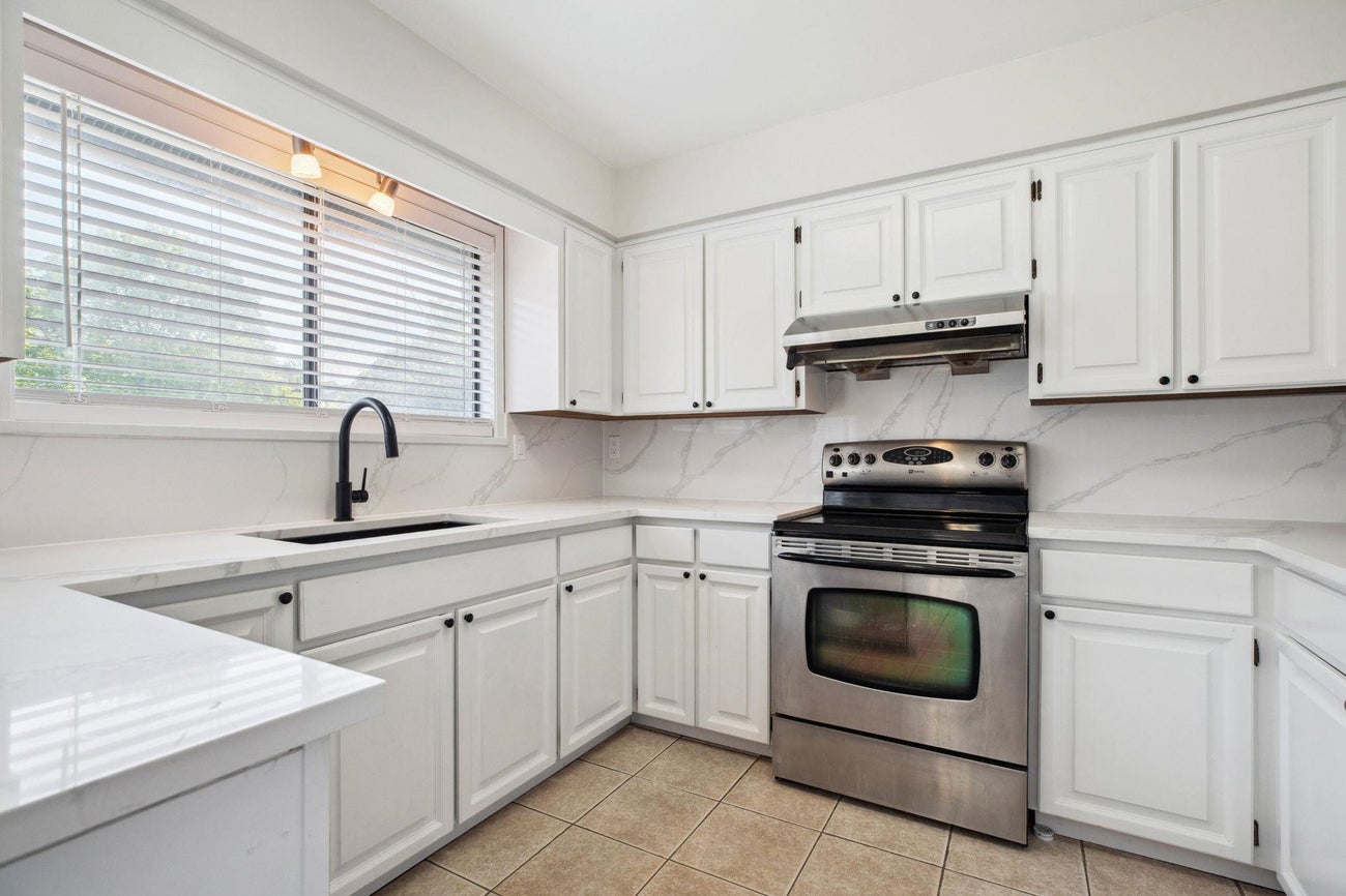 7347 Queenston Court - Simon Fraser Univer. Single Family Residence for Sale, 5 Bedrooms (R3007866) #3