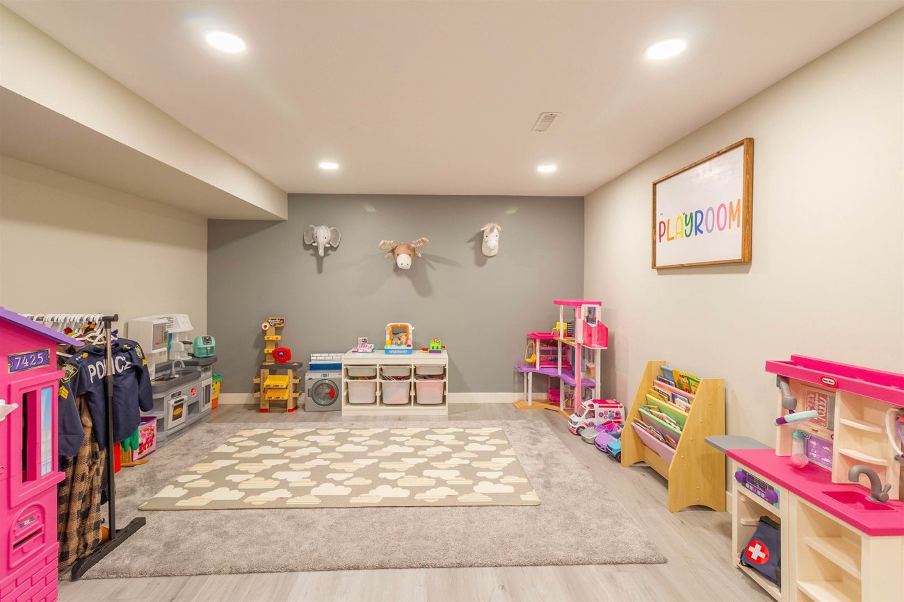 1872 Walnut Crescent - Central Coquitlam Single Family Residence for Sale, 5 Bedrooms (R3010117)# - 27