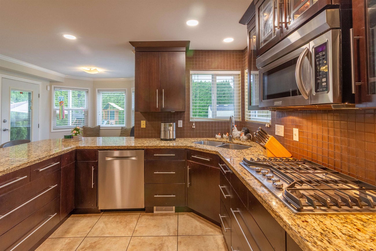 1872 Walnut Crescent - Central Coquitlam Single Family Residence for Sale, 5 Bedrooms (R3010117)# - 9