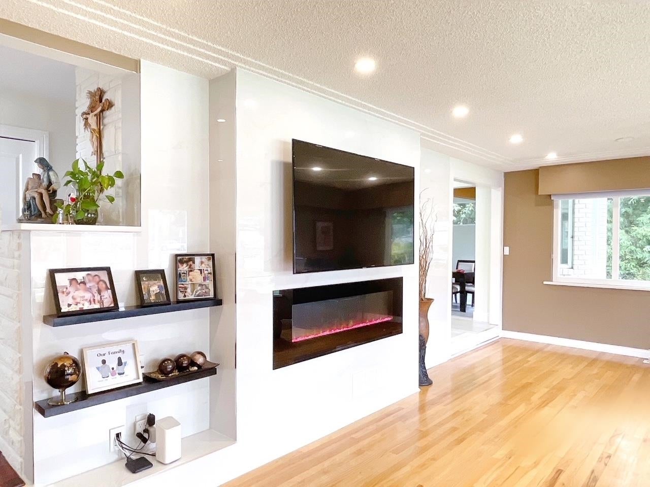677 Gatensbury Street - Central Coquitlam Single Family Residence for Sale, 5 Bedrooms (R3010612) #8