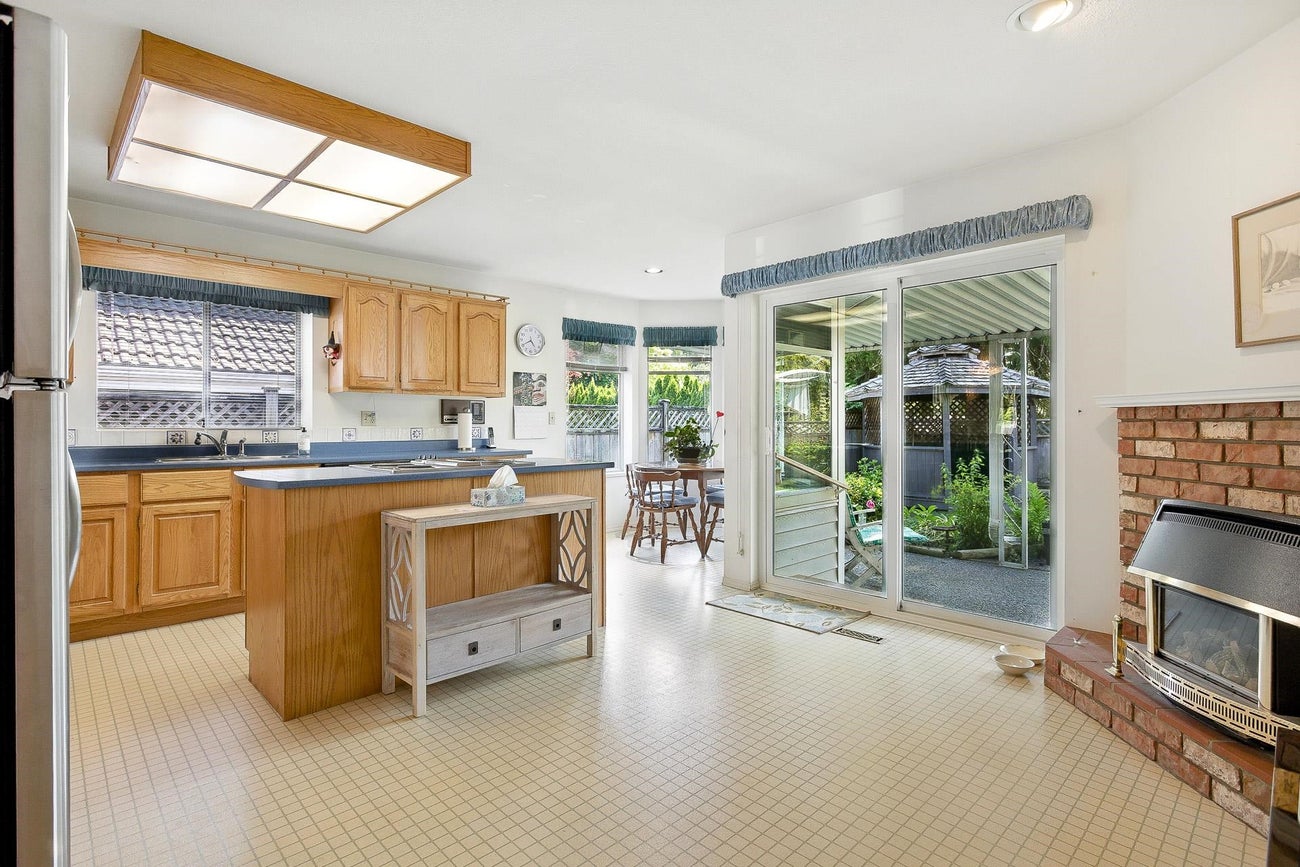 1855 Walnut Crescent - Central Coquitlam Single Family Residence for Sale, 3 Bedrooms (R3010984) #7