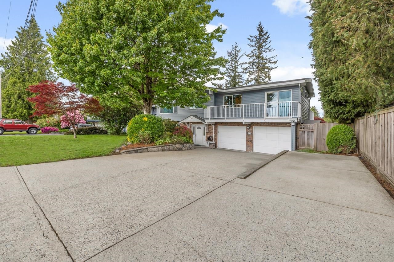 1035 Grover Avenue - Central Coquitlam Single Family Residence for Sale, 5 Bedrooms (R3011050) #2