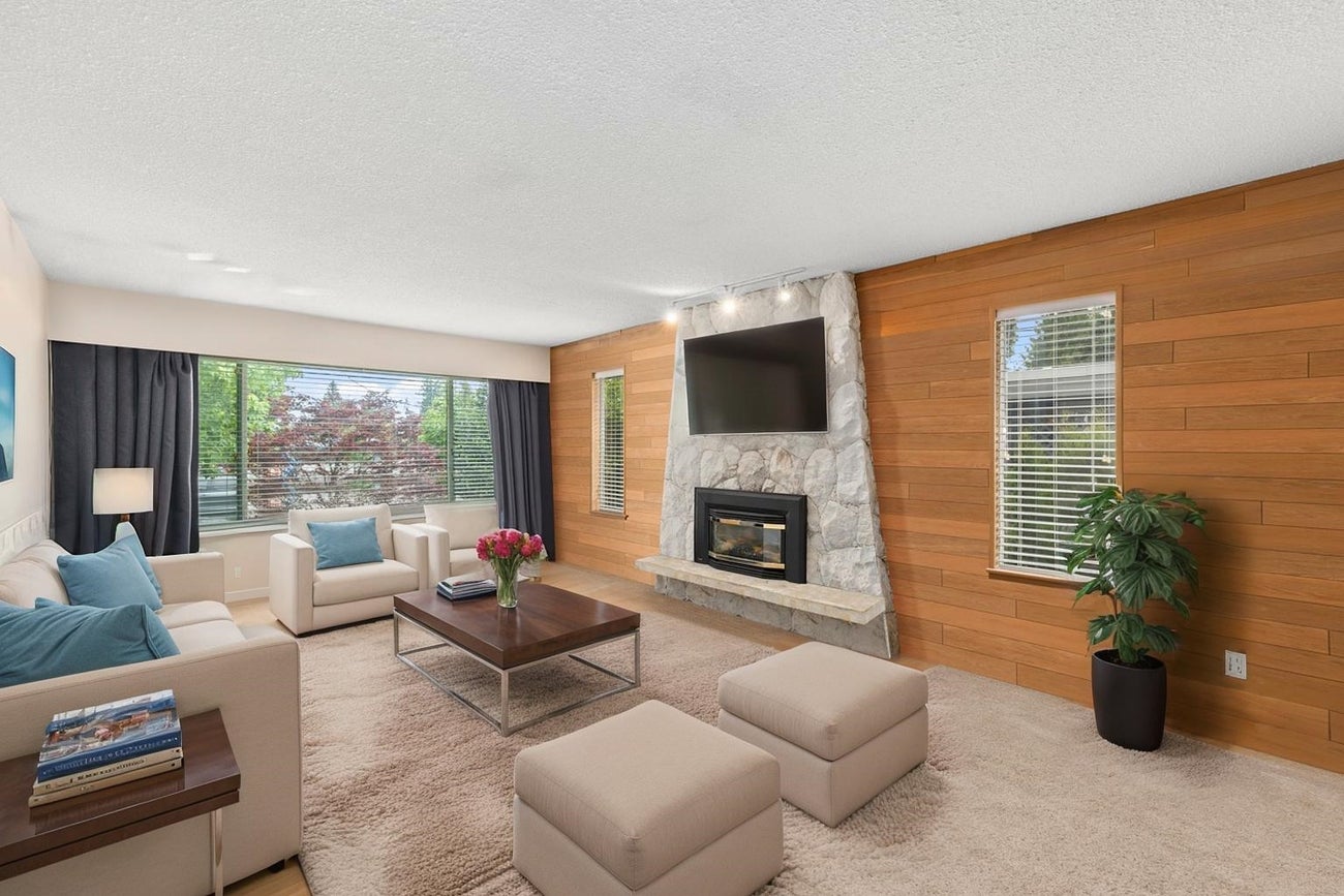 1035 Grover Avenue - Central Coquitlam Single Family Residence for Sale, 5 Bedrooms (R3011050) #3