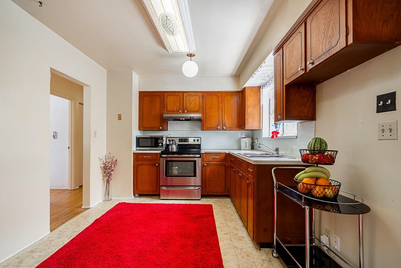 2294 Austin Avenue - Central Coquitlam Single Family Residence for Sale, 5 Bedrooms (R3011209) #10