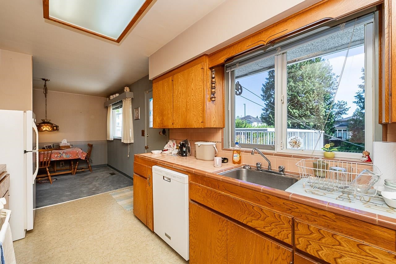 614 Chapman Avenue - Coquitlam West Single Family Residence for Sale, 3 Bedrooms (R3011351) #12