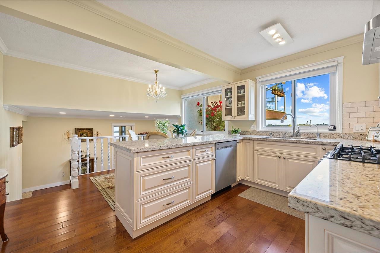317 Hickey Drive - Coquitlam East Single Family Residence for Sale, 4 Bedrooms (R3013390) #13