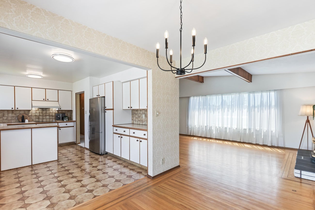 805 Everett Crescent - Sperling-Duthie Single Family Residence for Sale, 4 Bedrooms (R3014346) #12