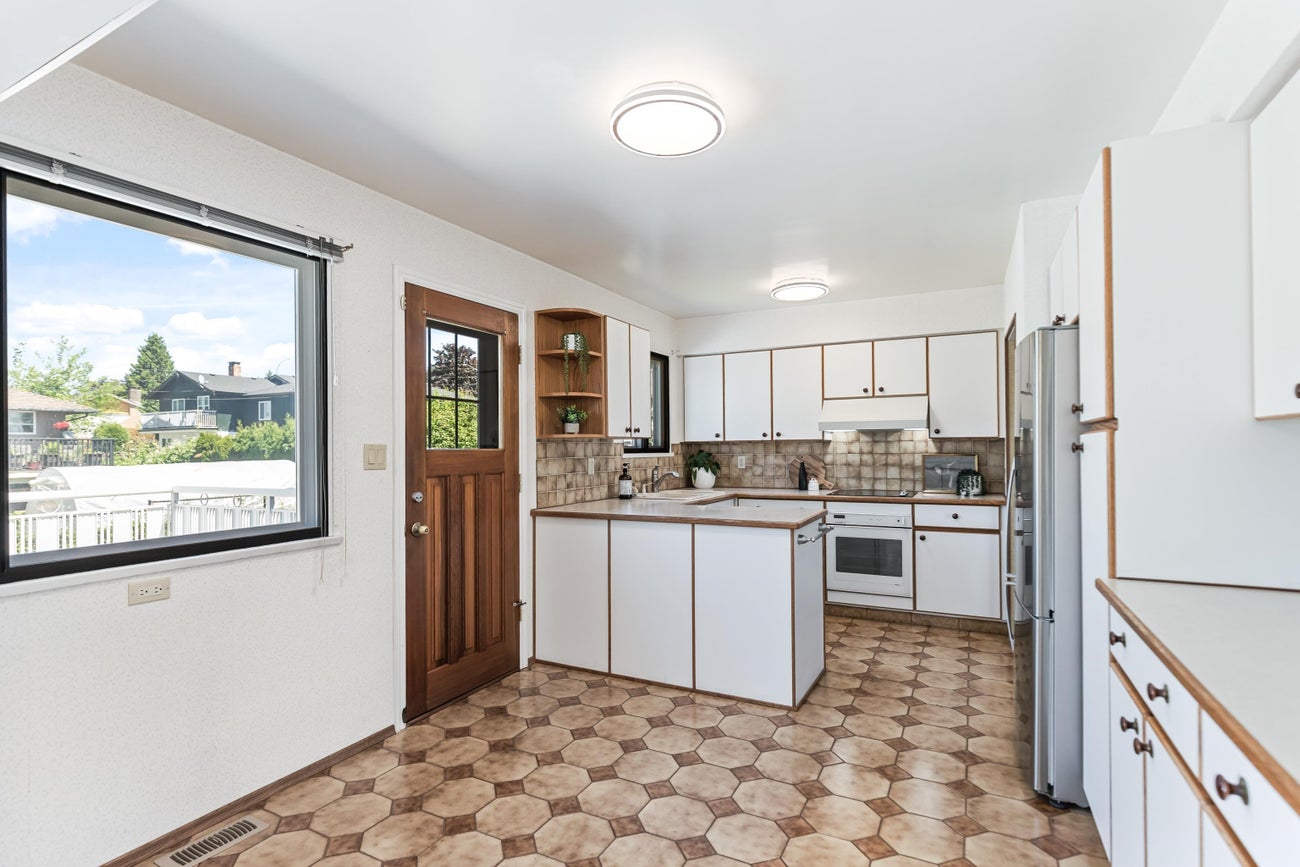 805 Everett Crescent - Sperling-Duthie Single Family Residence for Sale, 4 Bedrooms (R3014346) #13