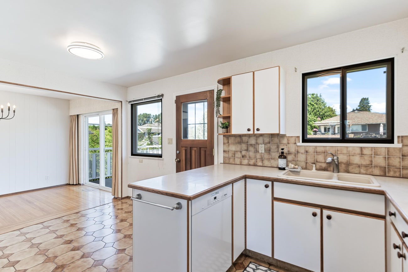 805 Everett Crescent - Sperling-Duthie Single Family Residence for Sale, 4 Bedrooms (R3014346) #16