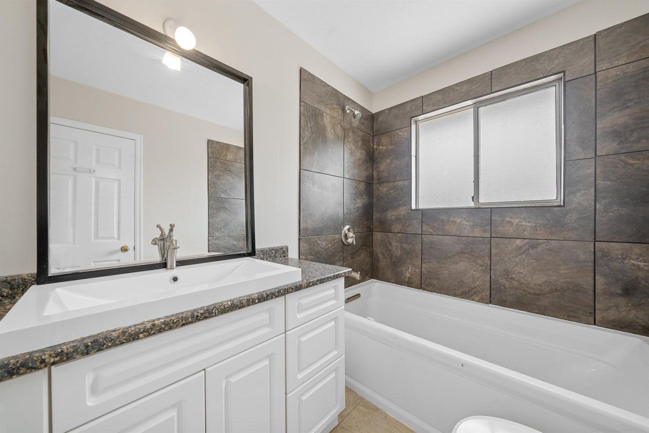 240 Montgomery Street - Central Coquitlam Single Family Residence for Sale, 5 Bedrooms (R3015681) #15