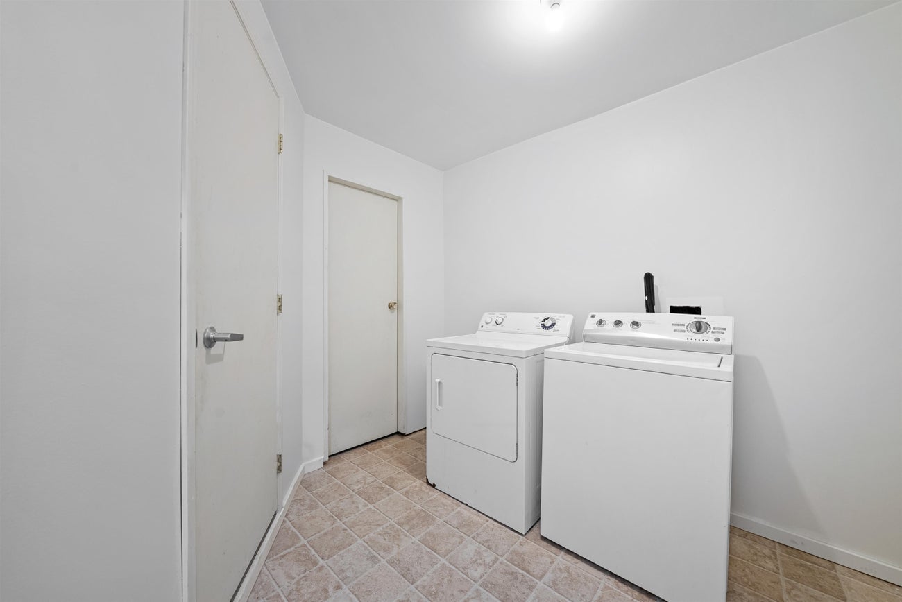 240 Montgomery Street - Central Coquitlam Single Family Residence for Sale, 5 Bedrooms (R3015681) #21