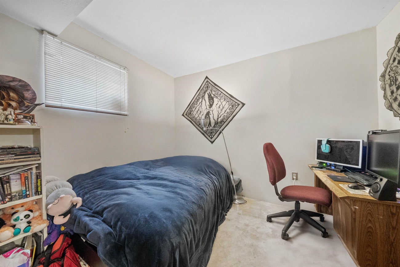240 Montgomery Street - Central Coquitlam Single Family Residence for Sale, 5 Bedrooms (R3015681) #28
