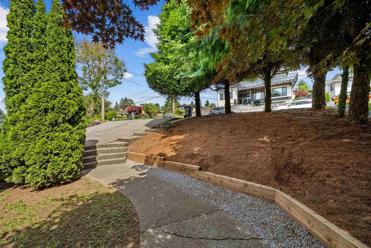 240 Montgomery Street - Central Coquitlam Single Family Residence for Sale, 5 Bedrooms (R3015681) #38