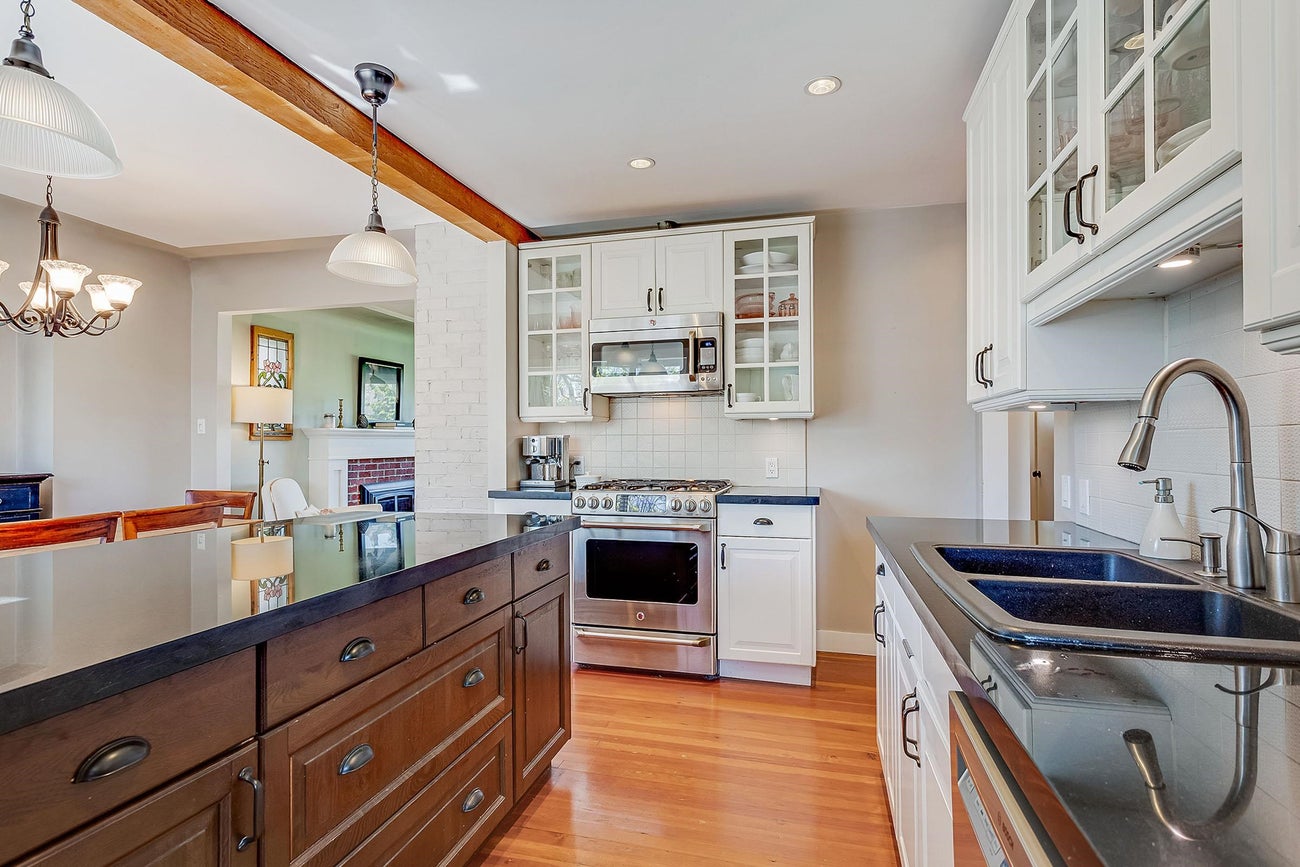 4046 Eton Street - Vancouver Heights Single Family Residence for Sale, 5 Bedrooms (R3015940) #6