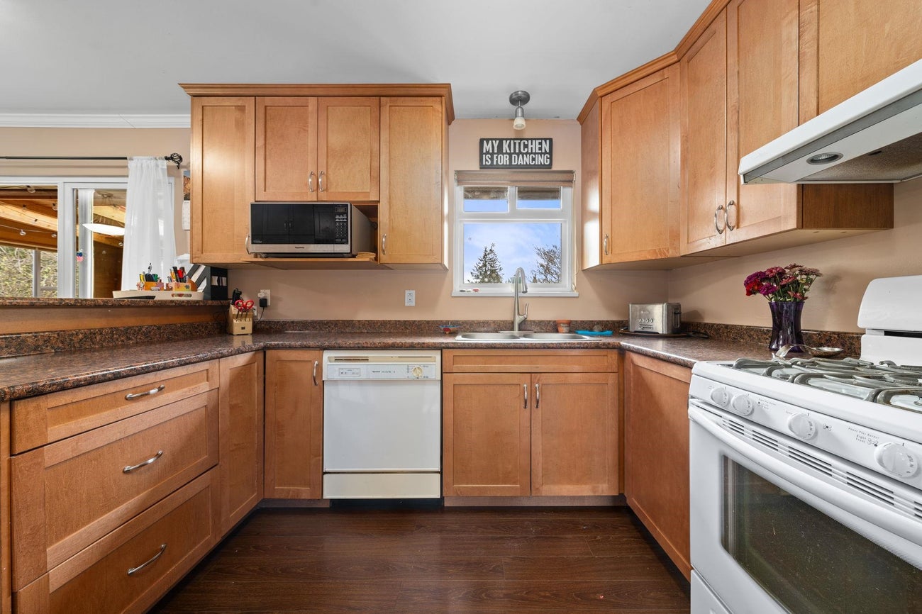1600 Cornell Avenue - Central Coquitlam Single Family Residence for Sale, 4 Bedrooms (R3016514) #14
