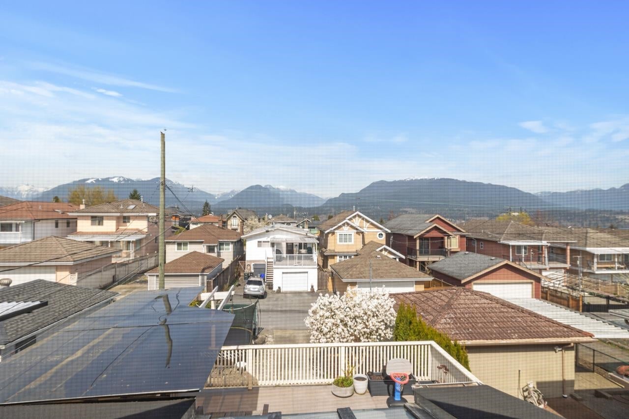 4255 Dundas Street - Vancouver Heights Single Family Residence for Sale, 5 Bedrooms (R3016544) #1