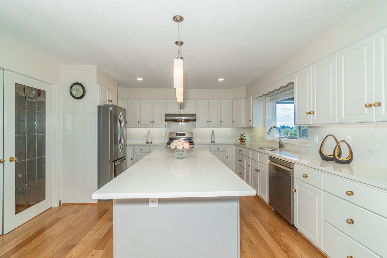 7378 Union Street - Simon Fraser Univer. Single Family Residence for Sale, 7 Bedrooms (R3016578) #11