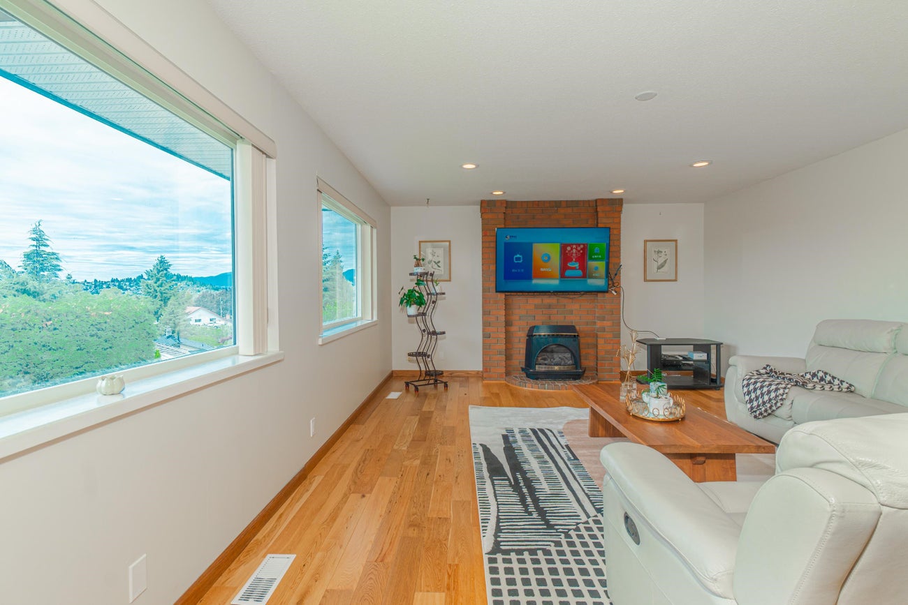 7378 Union Street - Simon Fraser Univer. Single Family Residence for Sale, 7 Bedrooms (R3016578) #16
