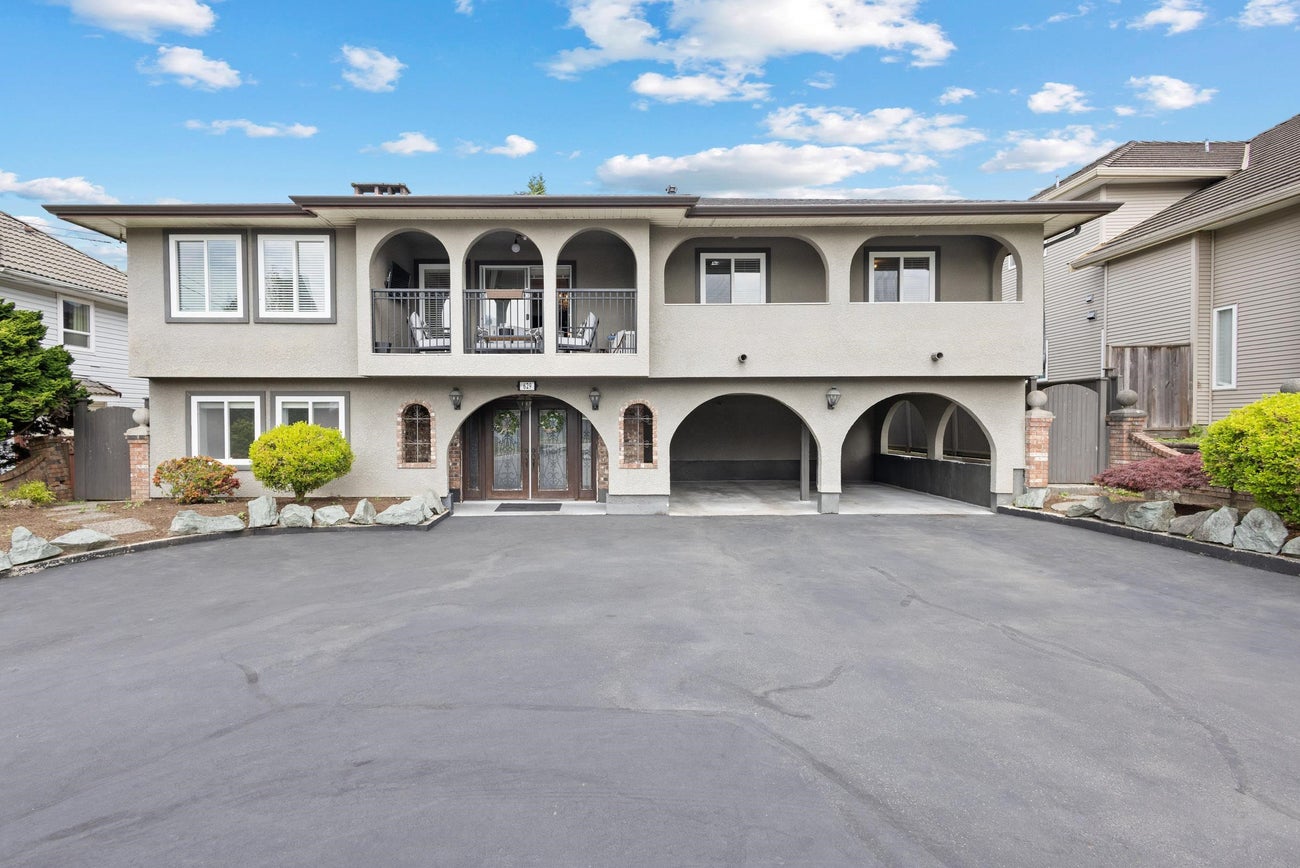 629 Thompson Avenue - Coquitlam West Single Family Residence for Sale, 6 Bedrooms (R3016679) #1