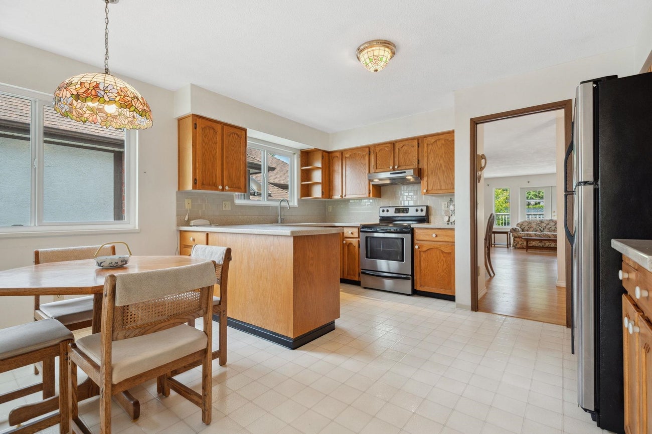 722 Foster Avenue - Coquitlam West Single Family Residence for Sale, 5 Bedrooms (R3017179) #10