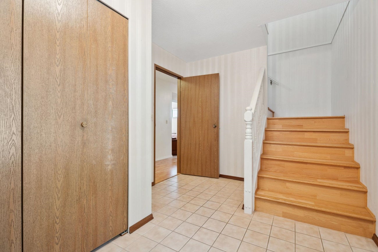 722 Foster Avenue - Coquitlam West Single Family Residence for Sale, 5 Bedrooms (R3017179) #2