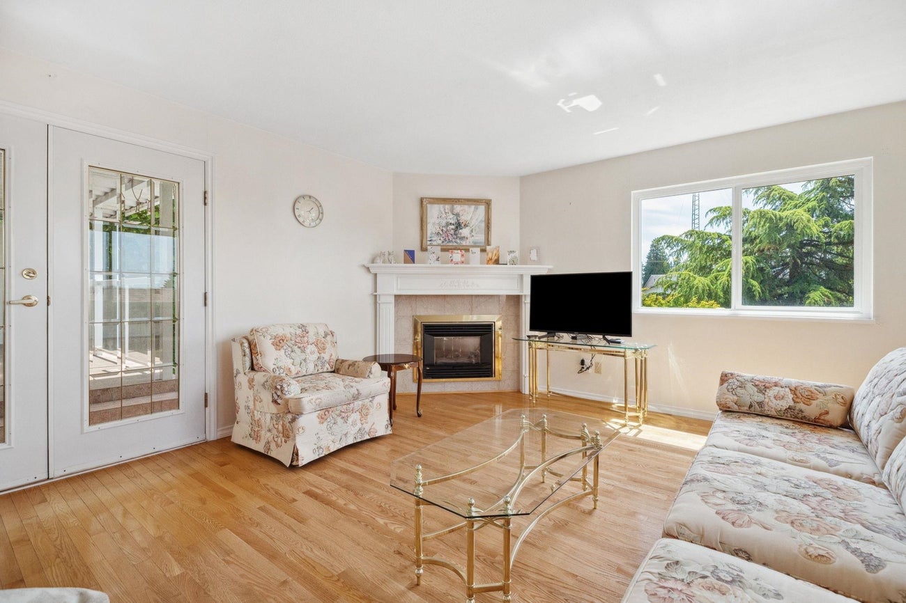 722 Foster Avenue - Coquitlam West Single Family Residence for Sale, 5 Bedrooms (R3017179) #4