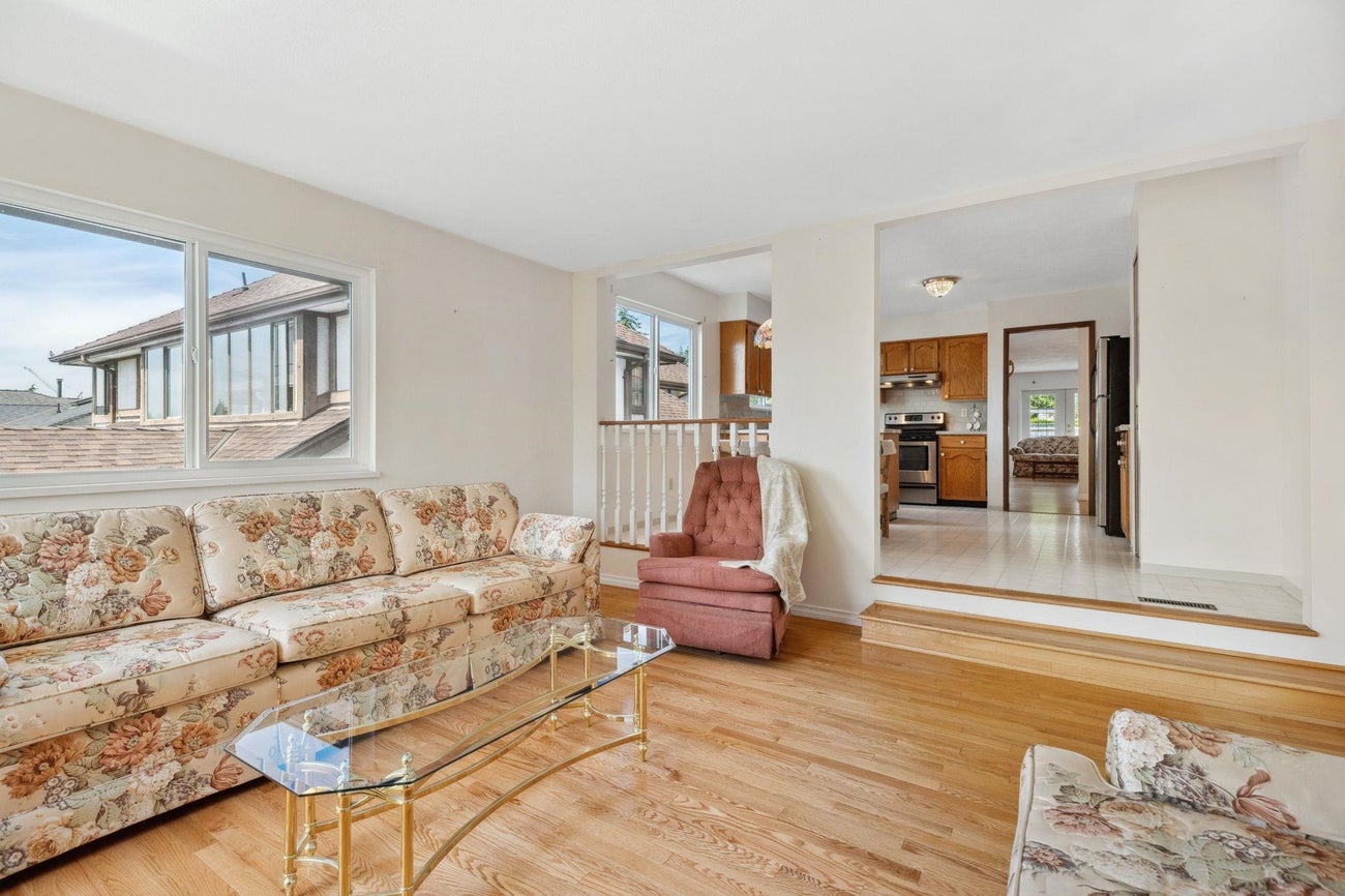 722 Foster Avenue - Coquitlam West Single Family Residence for Sale, 5 Bedrooms (R3017179) #5