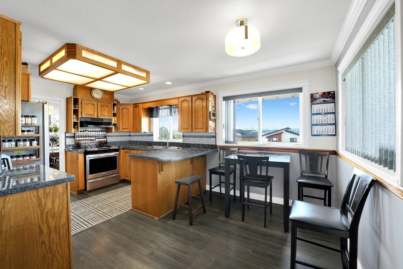 306 Marmont Street - Maillardville Single Family Residence for Sale, 8 Bedrooms (R3017200) #12