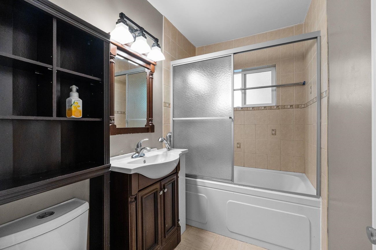 943 Dennison Avenue - Coquitlam West Single Family Residence for Sale, 7 Bedrooms (R3018544) #18