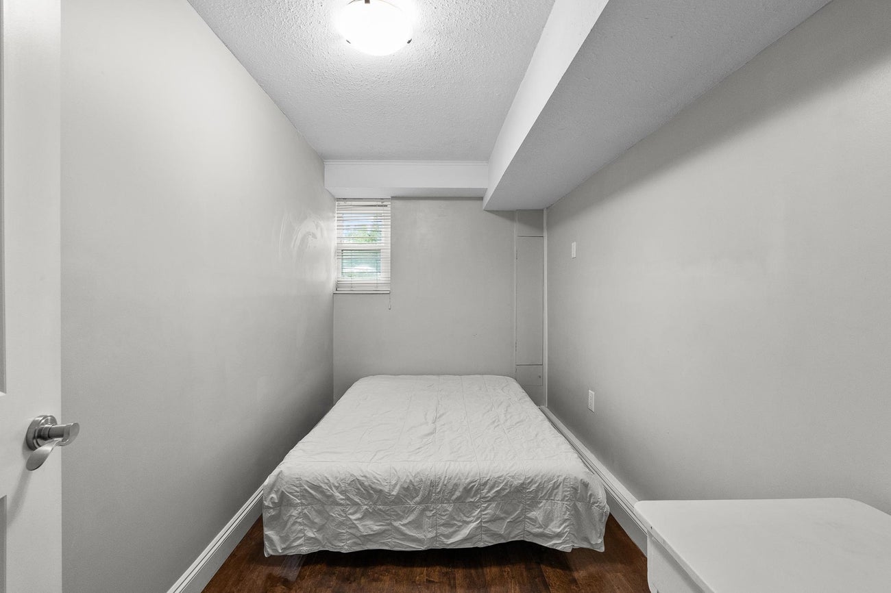 943 Dennison Avenue - Coquitlam West Single Family Residence for Sale, 7 Bedrooms (R3018544) #25