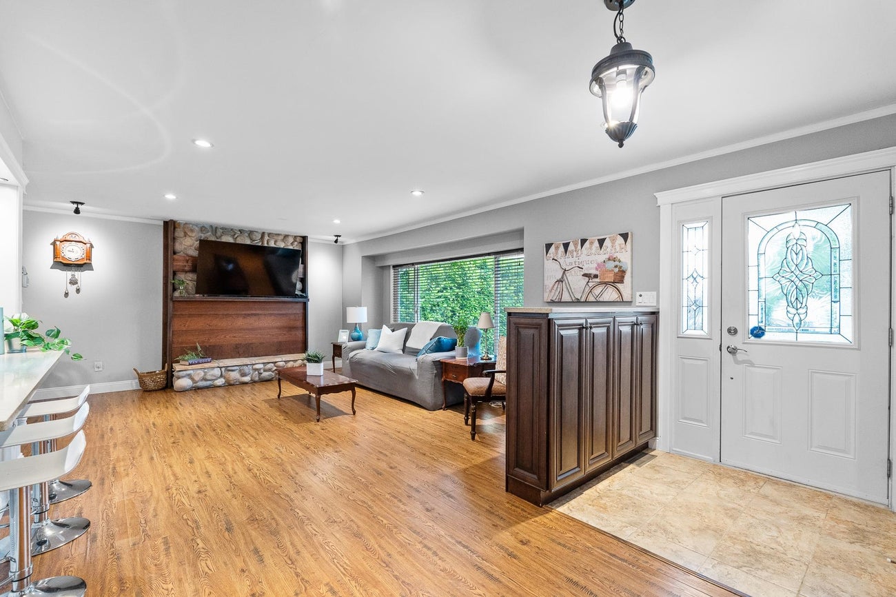 943 Dennison Avenue - Coquitlam West Single Family Residence for Sale, 7 Bedrooms (R3018544) #4