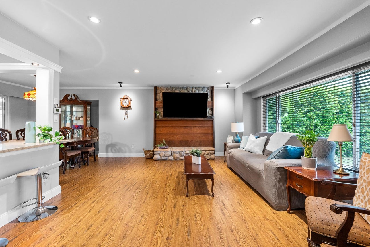 943 Dennison Avenue - Coquitlam West Single Family Residence for Sale, 7 Bedrooms (R3018544) #5