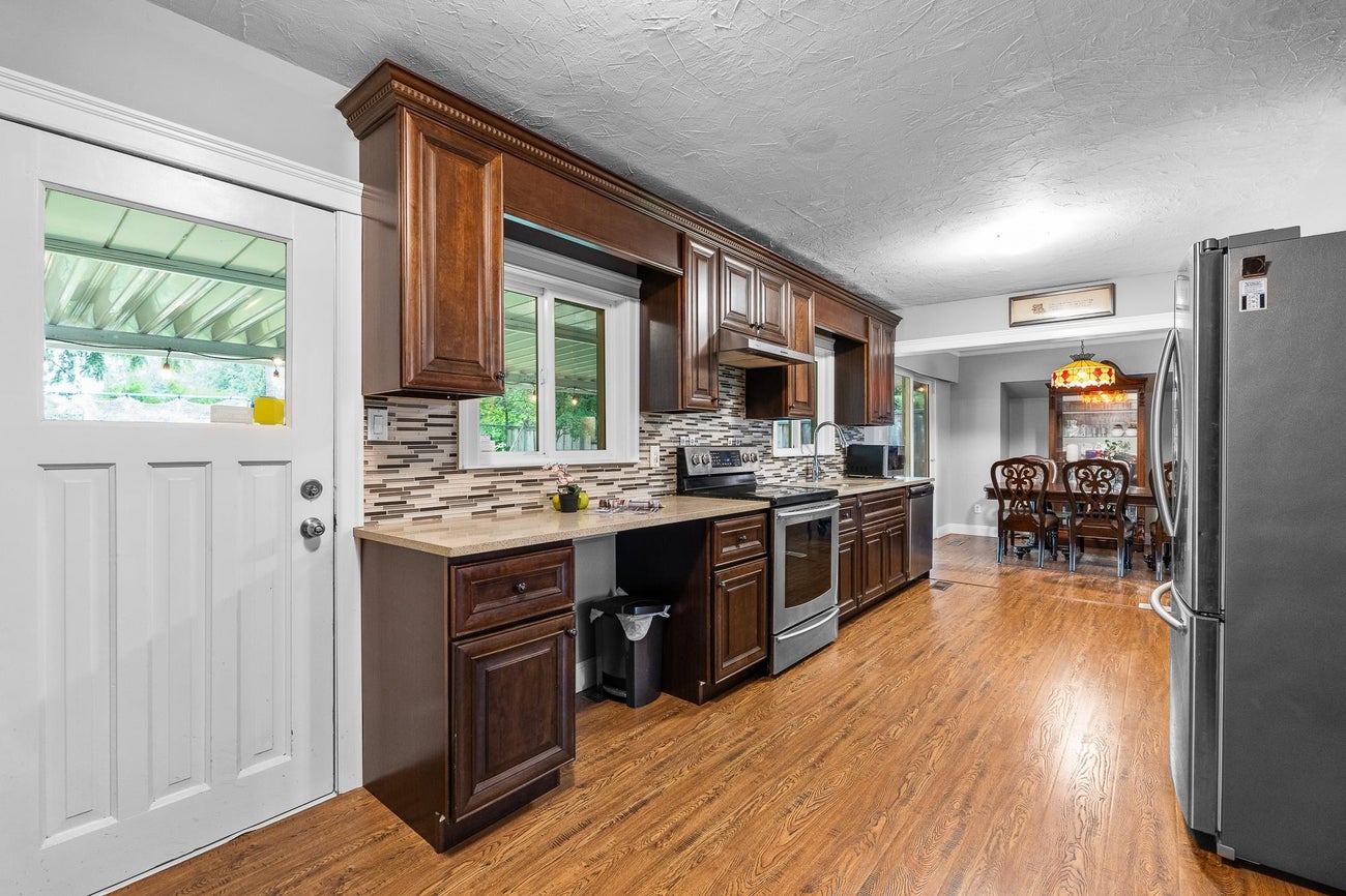 943 Dennison Avenue - Coquitlam West Single Family Residence for Sale, 7 Bedrooms (R3018544) #9