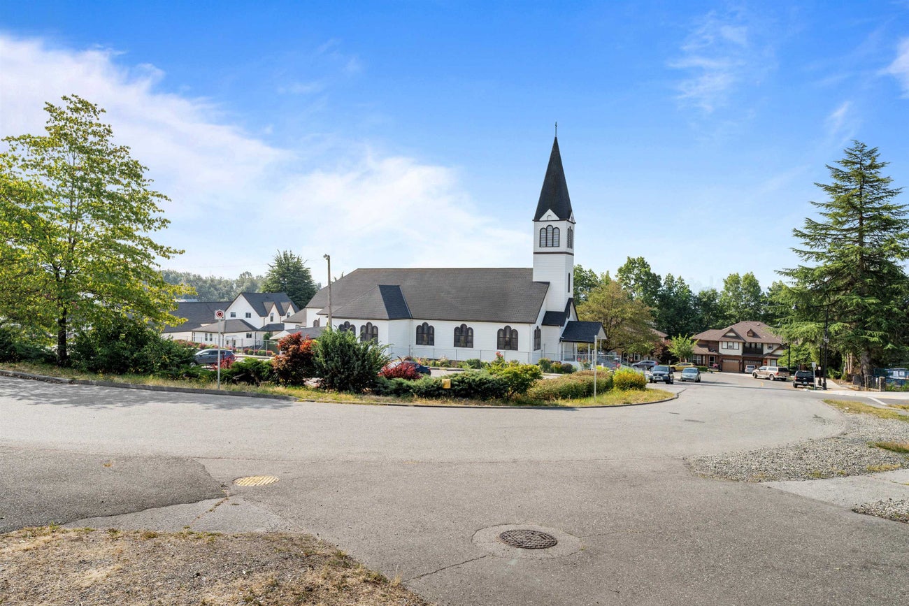 316 Laval Square - Maillardville Single Family Residence for Sale, 5 Bedrooms (R3018761)# - 16