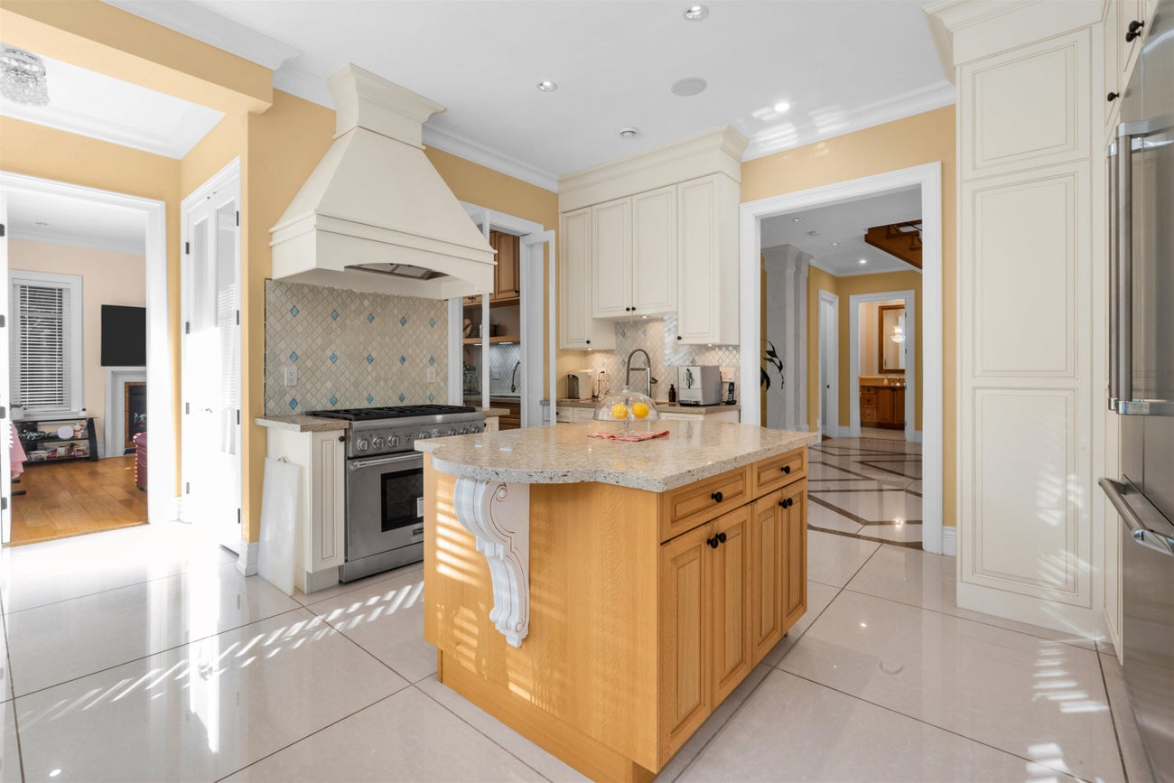 8233 Government Road - Government Road Single Family Residence for Sale, 7 Bedrooms (R3018877)# - 8