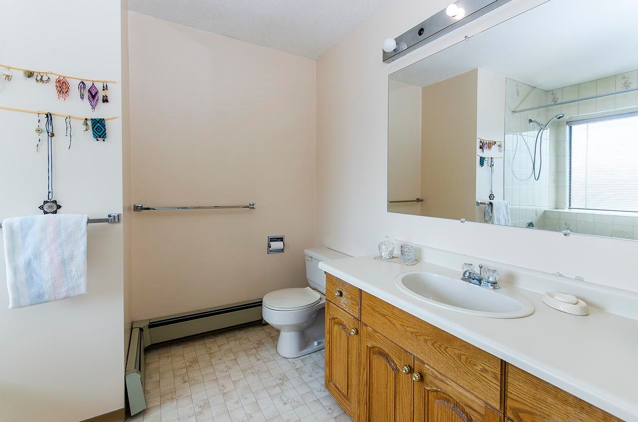 718 Foster Avenue - Coquitlam West Single Family Residence for Sale, 3 Bedrooms (R3019454) #25