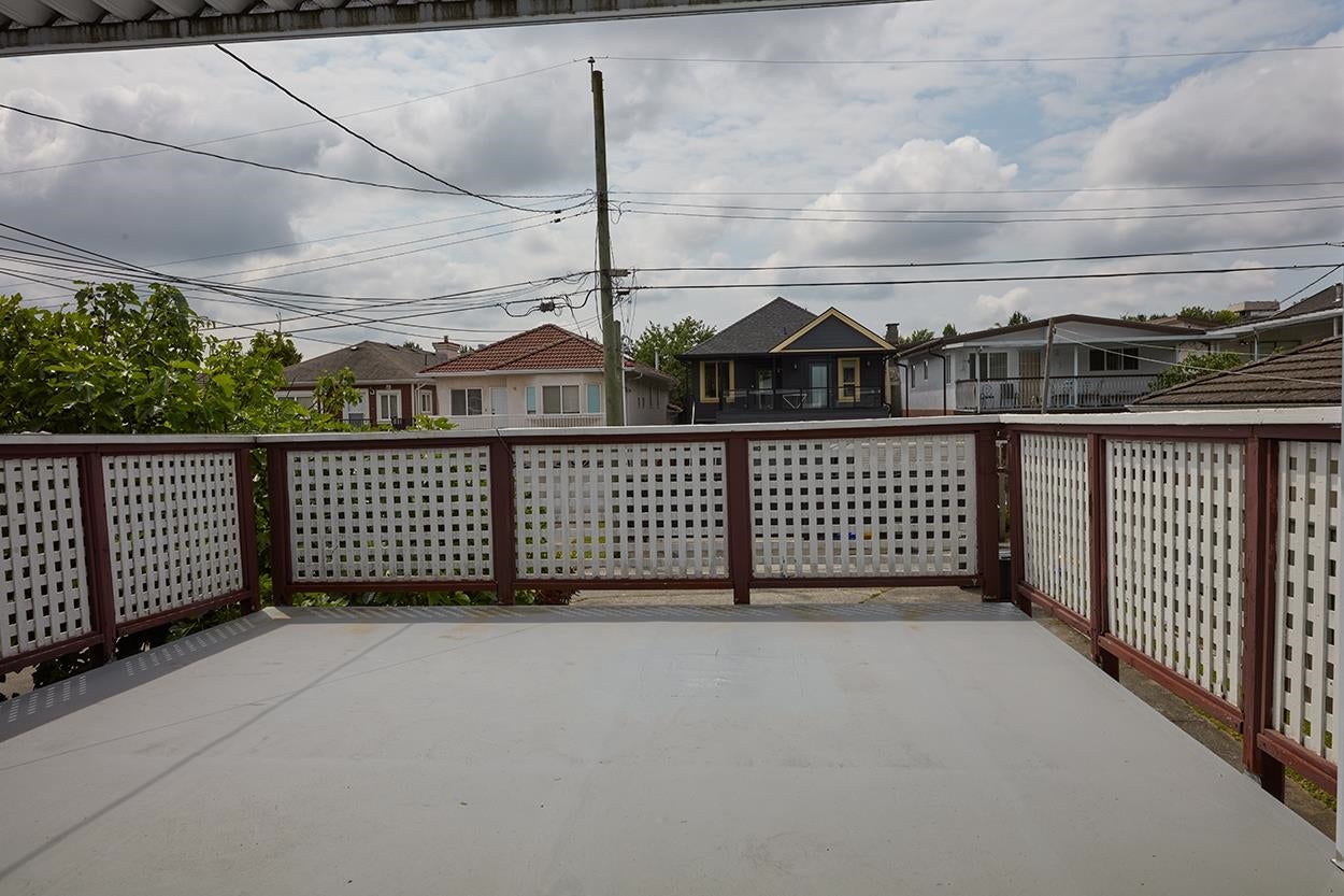 4240 Dundas Street - Vancouver Heights Single Family Residence for Sale, 5 Bedrooms (R3019705)# - 24