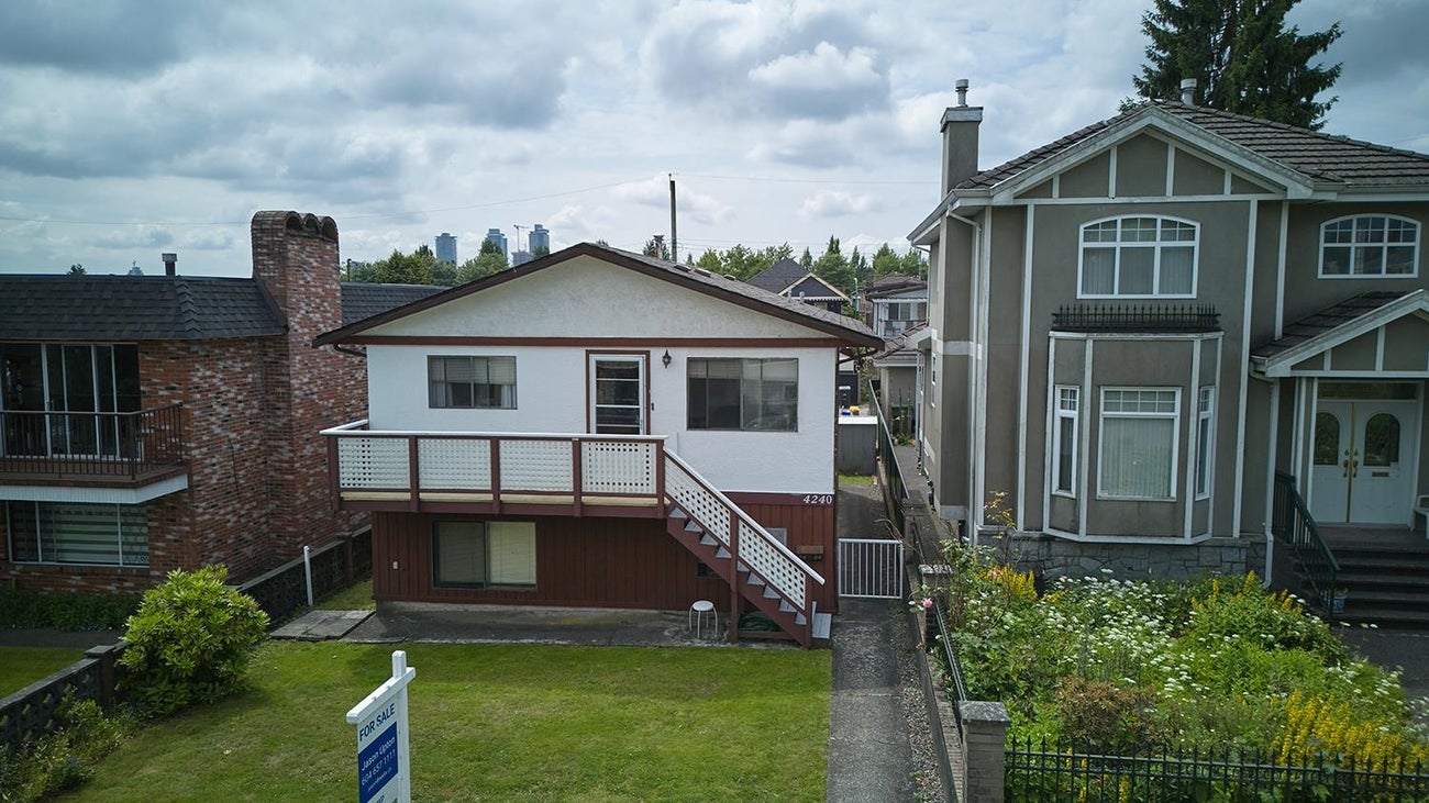 4240 Dundas Street - Vancouver Heights Single Family Residence for Sale, 5 Bedrooms (R3019705)# - 35