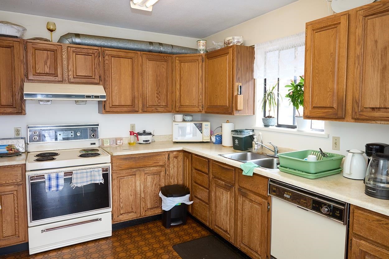 4240 Dundas Street - Vancouver Heights Single Family Residence for Sale, 5 Bedrooms (R3019705)# - 5