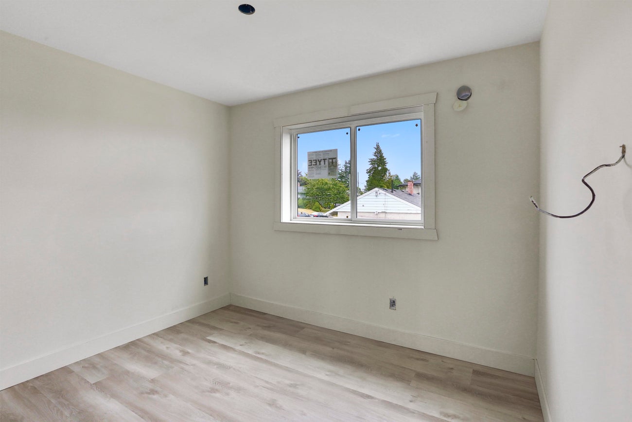 201 Finnigan Street - Central Coquitlam Single Family Residence for Sale, 5 Bedrooms (R3020642) #11