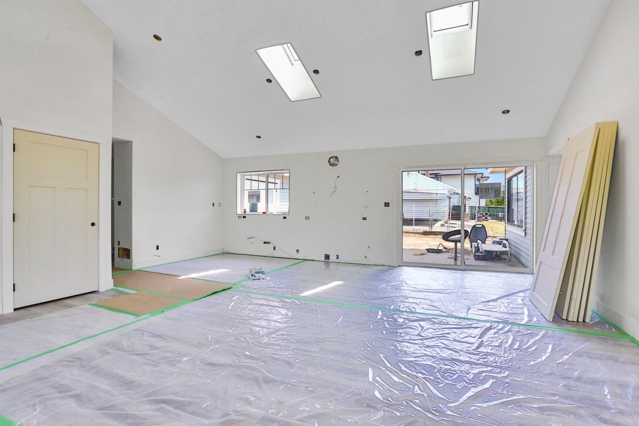 201 Finnigan Street - Central Coquitlam Single Family Residence for Sale, 5 Bedrooms (R3020642) #8