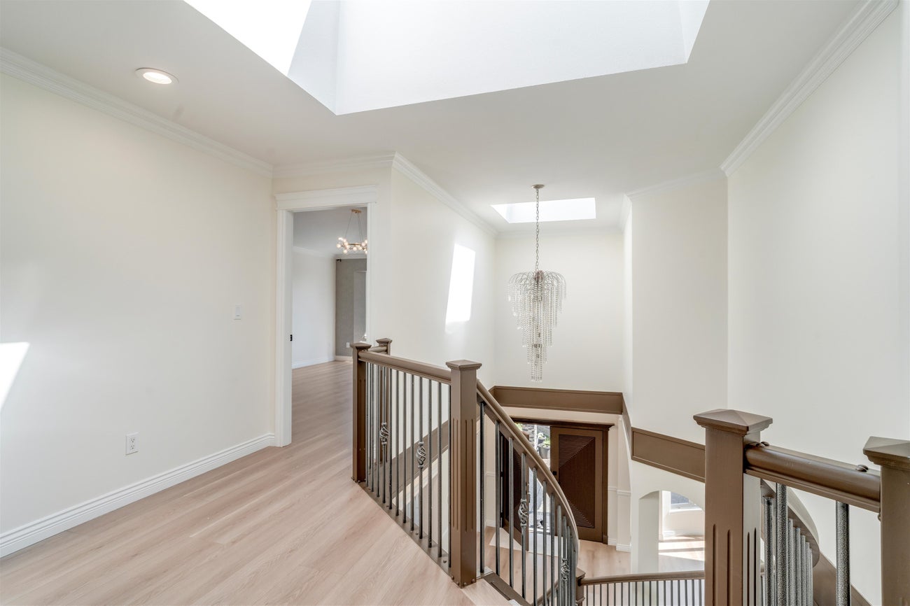 639 Chapman Avenue - Coquitlam West Single Family Residence for Sale, 6 Bedrooms (R3022207) #15