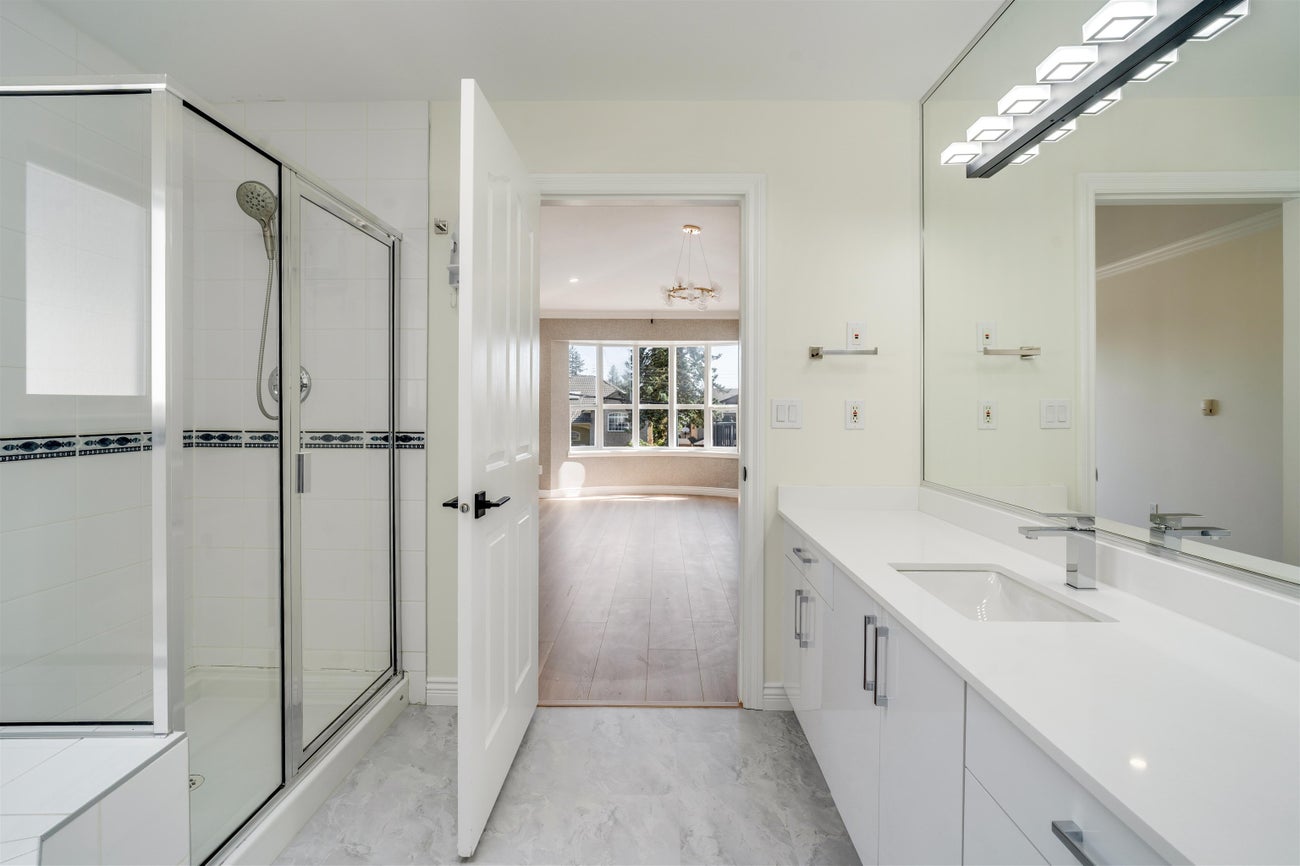639 Chapman Avenue - Coquitlam West Single Family Residence for Sale, 6 Bedrooms (R3022207) #18