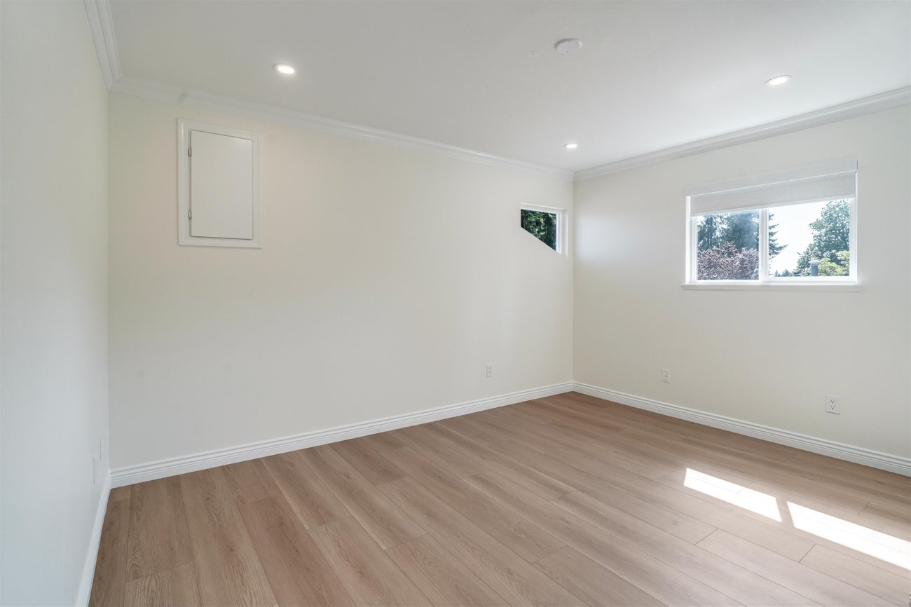 639 Chapman Avenue - Coquitlam West Single Family Residence for Sale, 6 Bedrooms (R3022207) #21