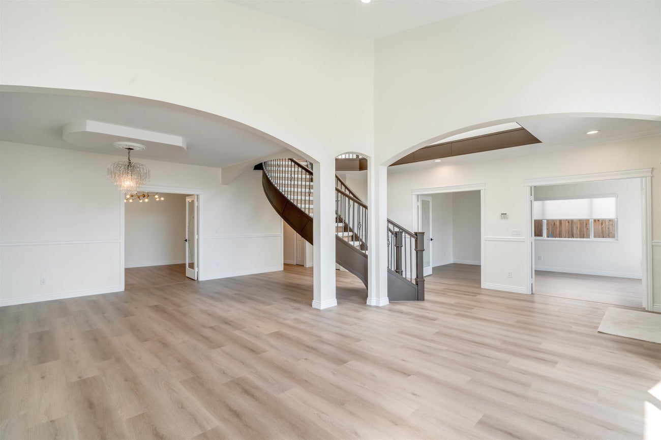 639 Chapman Avenue - Coquitlam West Single Family Residence for Sale, 6 Bedrooms (R3022207) #5